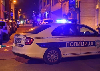 Станарка изашла из зграде у Београду, па на степеништу приметила МРТВОГ КОМШИЈУ! Одмах је алармирана полиција