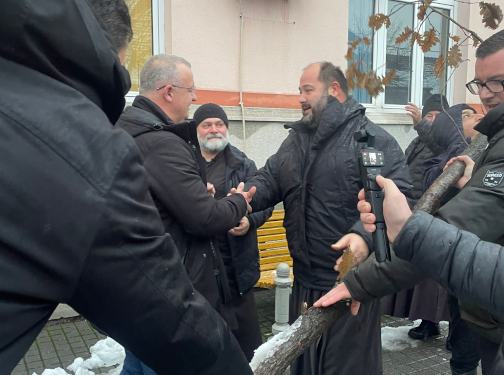 БАДЊЕ ЈУТРО И СВЕЧАНИ ДОЧЕК БАДЊАКА ИСПРЕД ОПШТИНЕ КЛАДОВО