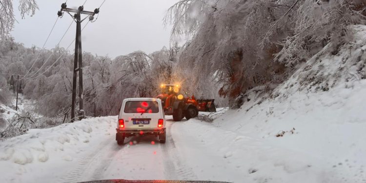 Драма на Дубашници: Једно лице завејано, акција спасавања у току