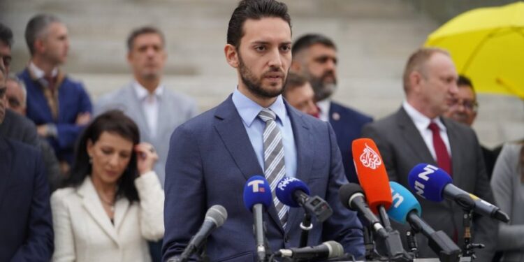 РАСПАД ОПОЗИЦИЈЕ ПРЕД ИЗБОРЕ: ПСГ одбија изборе, студенти их ставили на 15. место