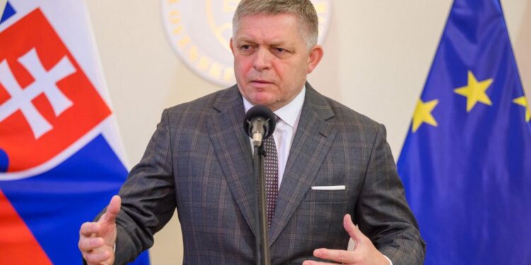 ФИЦО: ЕУ КАЖЊАВА СРБИЈУ ЗБОГ ЊЕНИХ СУВЕРЕНИСТИЧКИХ СТАВОВА