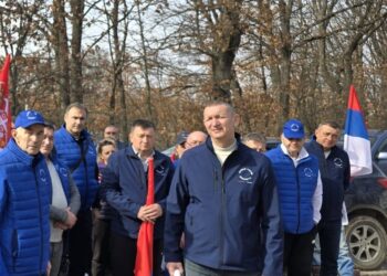 ОБЕЋАНО ИСПУЊЕНО: ПОЧЕЛИ РАДОВИ НА ДЕОНИЦИ СЕЛИШТЕ – БОРА РАДНИКЕ ОБИШАО РАДИША ПЕТКОВИЋ