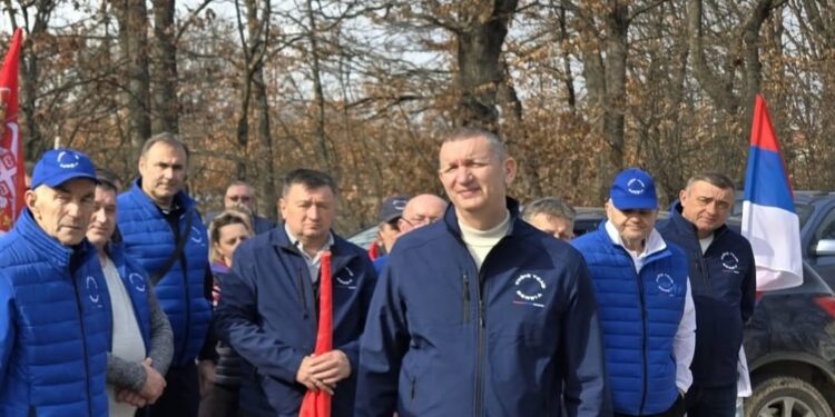 ОБЕЋАНО ИСПУЊЕНО: ПОЧЕЛИ РАДОВИ НА ДЕОНИЦИ СЕЛИШТЕ – БОРА РАДНИКЕ ОБИШАО РАДИША ПЕТКОВИЋ