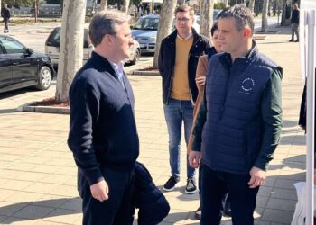 МИНИСТАР СЕЛАКОВИЋ У КЛАДОВУ: РАЗГОВОР СА ГРАЂАНИМА НА ТЕРЕНУ